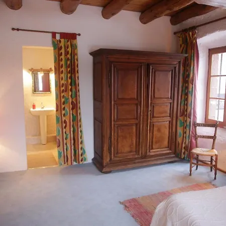 לינה וארוחת בוקר Chez Caroline D'hotes