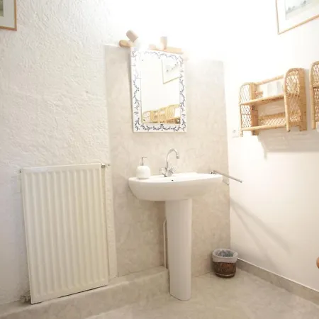 לינה וארוחת בוקר Chez Caroline D'hotes