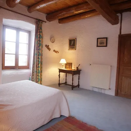 לינה וארוחת בוקר Chez Caroline D'hotes 3*